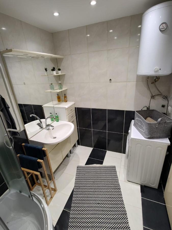 Studio Apartman Karler Karlovac Eksteriør billede