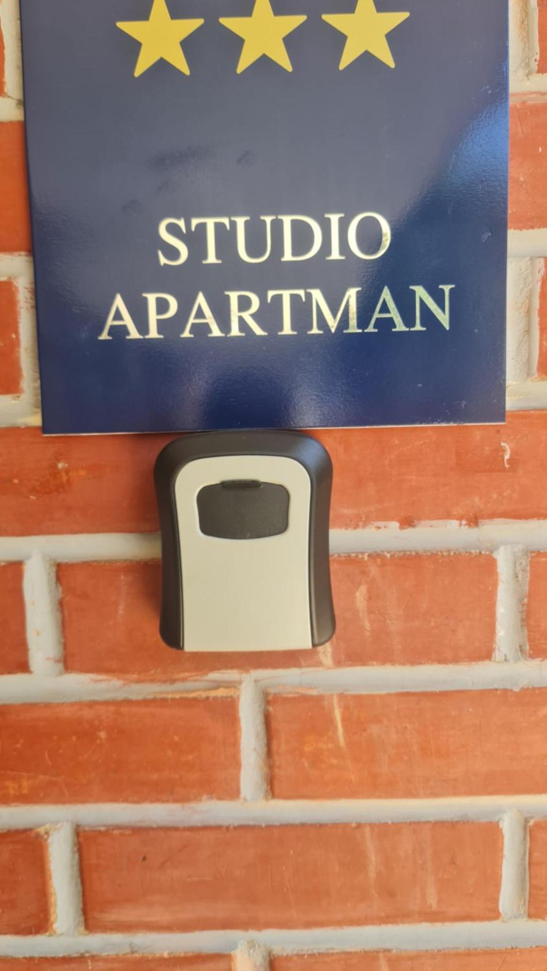 Studio Apartman Karler Karlovac Eksteriør billede